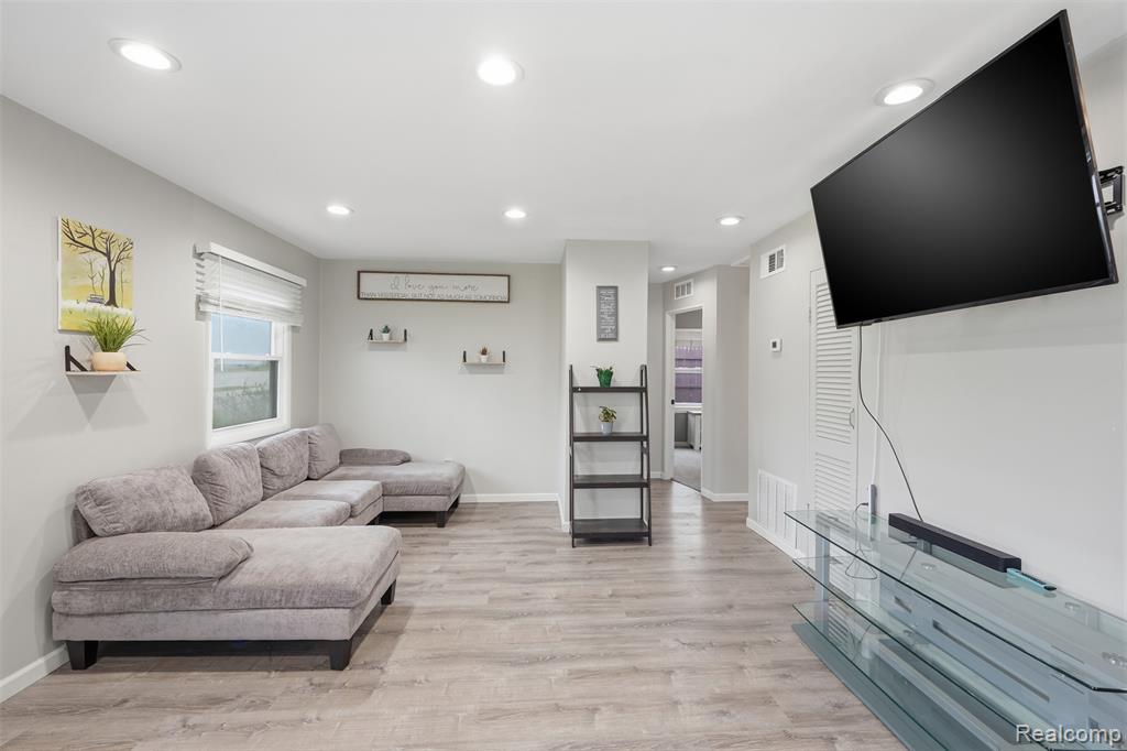 2937 E Walton Blvd, Auburn Hills, MI 48326 — Photo 13