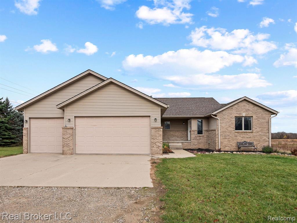 7265 Wood Pointe Drive, Almont, MI 48003 — Photo 2