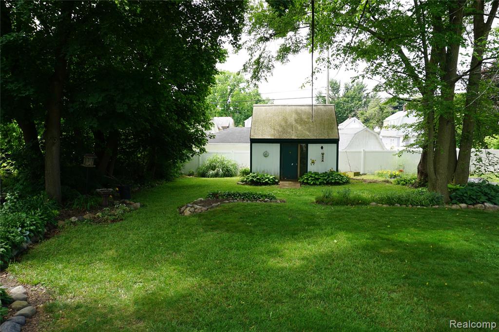 955 N Chevrolet Avenue, Flint, MI 48504 — Photo 35