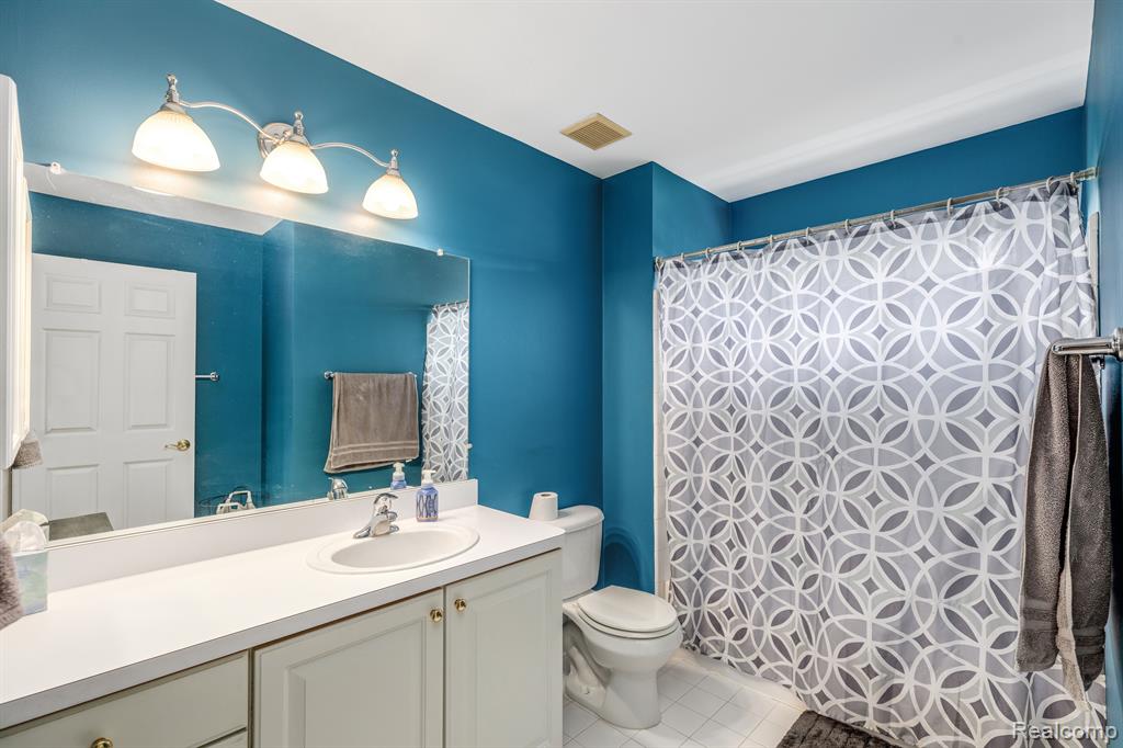 1018 SHETLAND Drive, South Lyon, MI 48178 — Photo 27