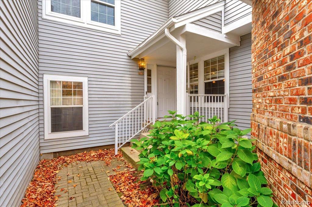 4275 PINE RIDGE, Ann Arbor, MI 48105 — Photo 2