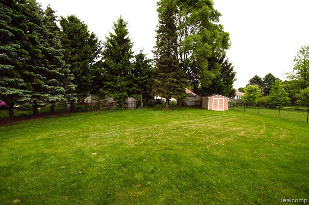 313 Janet Lane, Almont, MI 48003 — Photo 27