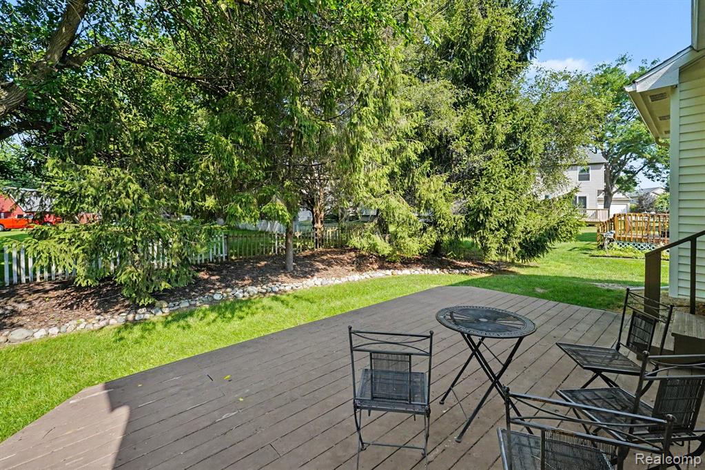 524 Mill Pond Drive, Fenton, MI 48430 — Photo 24
