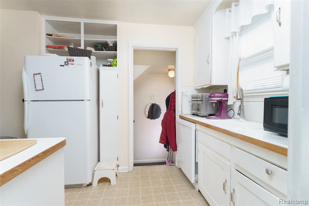 3714 Robina Avenue, Berkley, MI 48072 — Photo 12