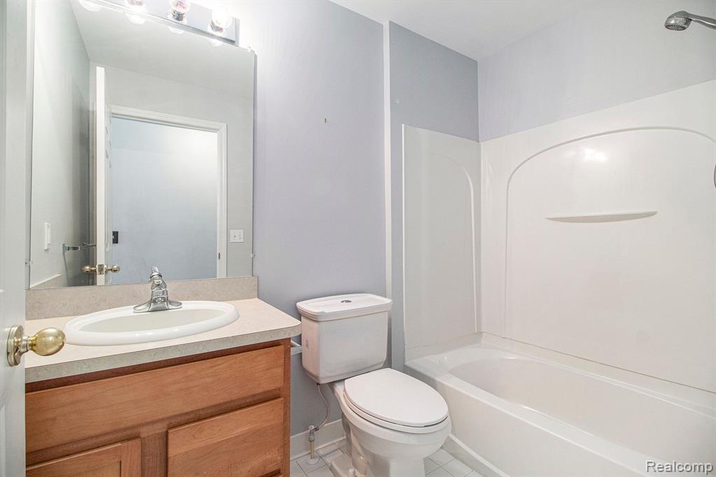 625 VILLAGE Lane, Milford, MI 48381 — Photo 19