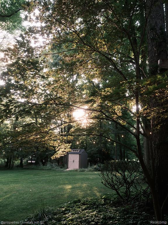 7388 LINDENMERE Drive, Bloomfield Hills, MI 48301 — Photo 29