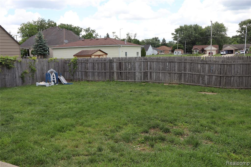 39552 Forbes Drive, Sterling Heights, MI 48310 — Photo 39