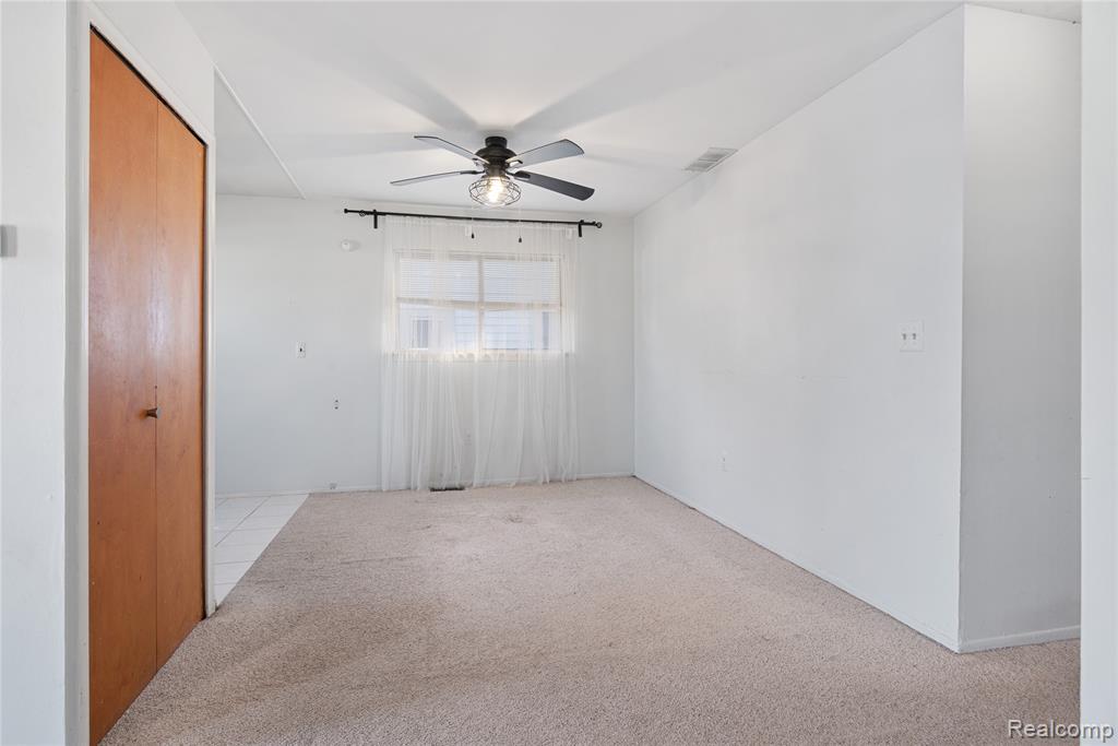 20842 Ridgemont Road, Harper Woods, MI 48225 — Photo 6
