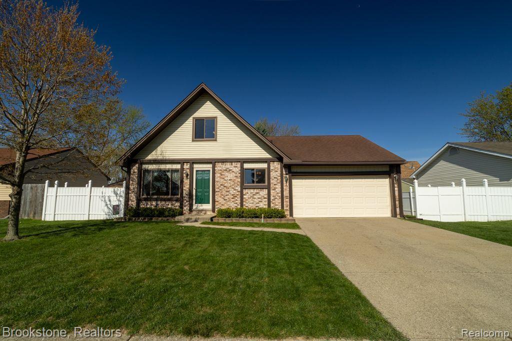 49213 KIMBERLY ANN Lane, Chesterfield, MI — Photo 2