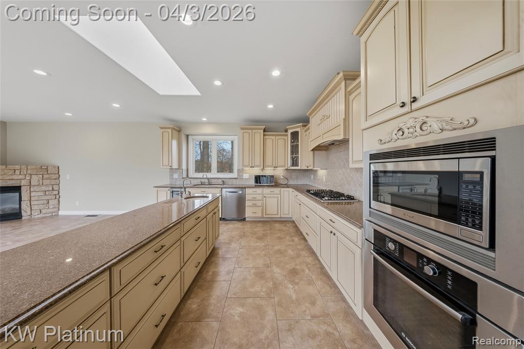 48877 Point Lakeview Drive, Chesterfield, MI 48047 — Photo 25