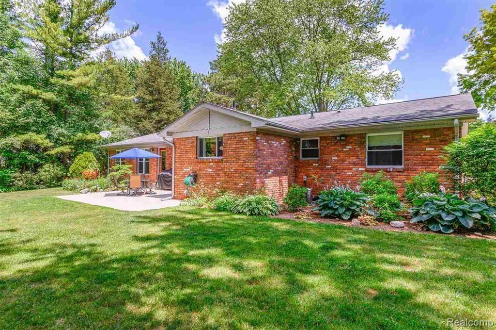 404 RIVER BEND Drive, Flushing, MI 48433 — Photo 5