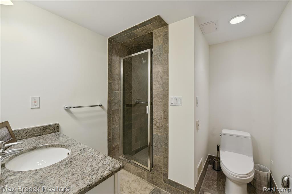 5745 Eastman Boulevard, West Bloomfield, MI 48323 — Photo 45