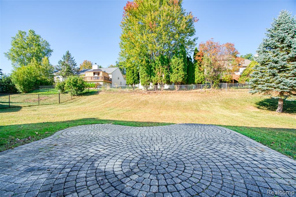 3307 Pond Ridge Drive, Holly, MI 48442 — Photo 4