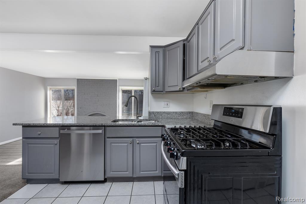 41421 AYRSHIRE Drive, Canton, MI 48188 — Photo 8