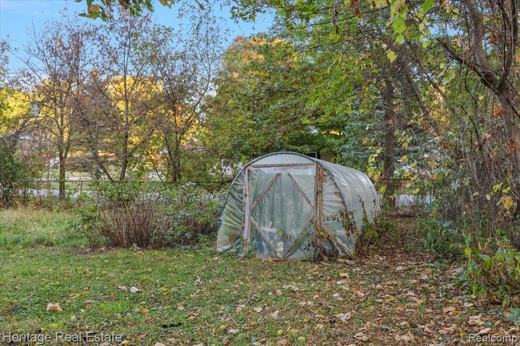827 Alberta Street, Auburn Hills, MI 48326 — Photo 41