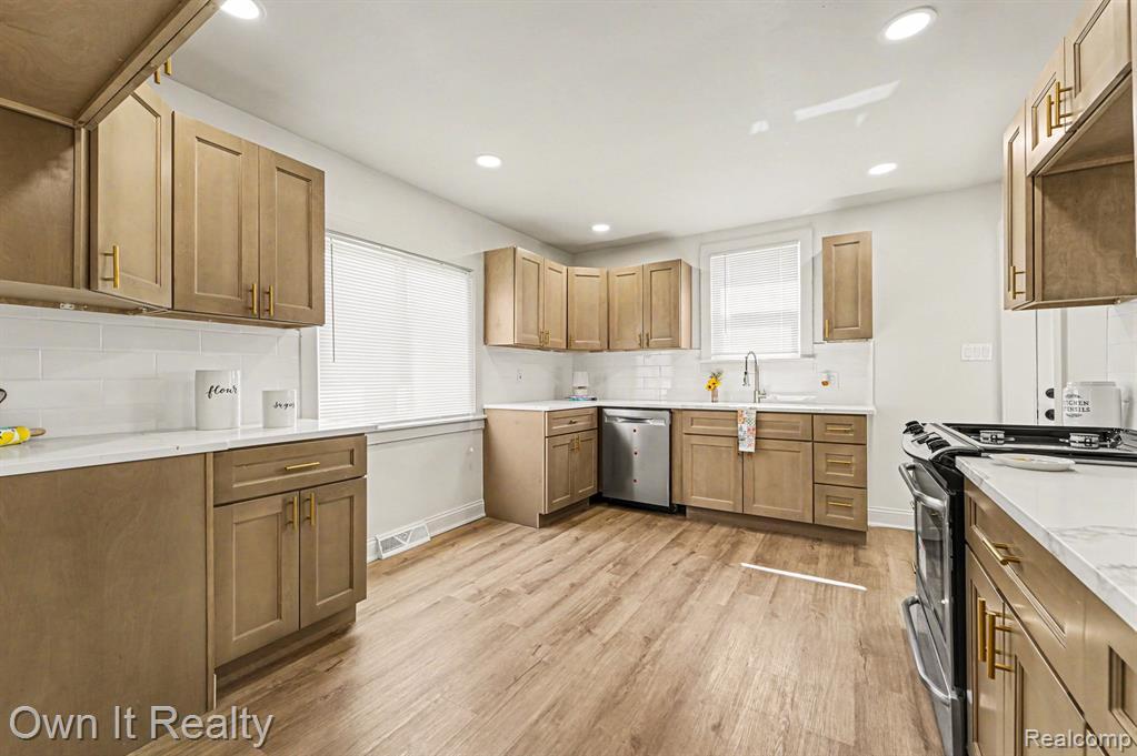 25605 Yale Street, Dearborn Heights, MI 48125 — Photo 7