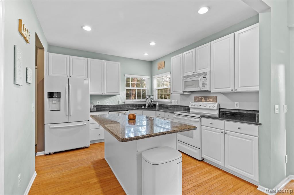 1095 APPALOOSA Court, South Lyon, MI 48178 — Photo 12