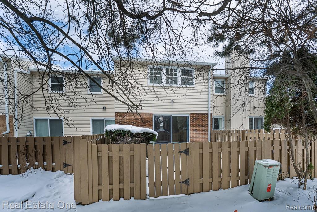5075 Buckingham Drive, Troy, MI 48098 — Photo 2