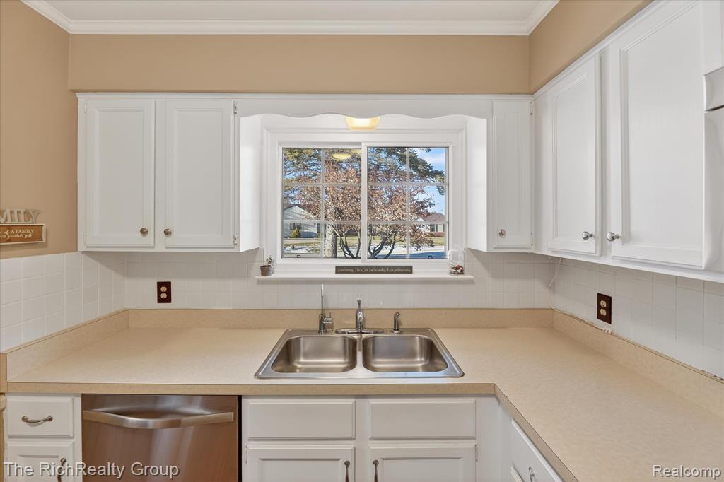 12116 Shenandoah Drive, South Lyon, MI 48178 — Photo 13