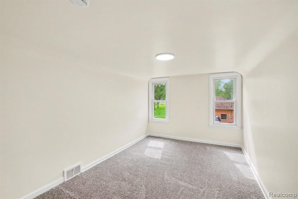 1093 W Maple Avenue, Burton, MI 48507 — Photo 11