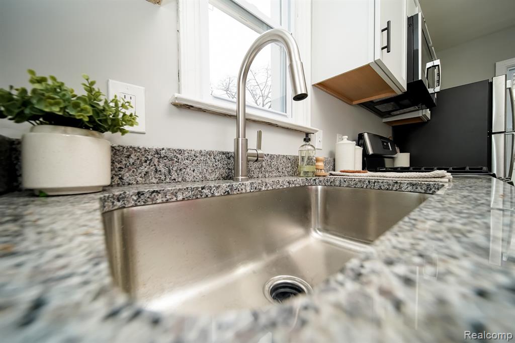 4643 S Hubbard Street, Wayne, MI 48184 — Photo 19