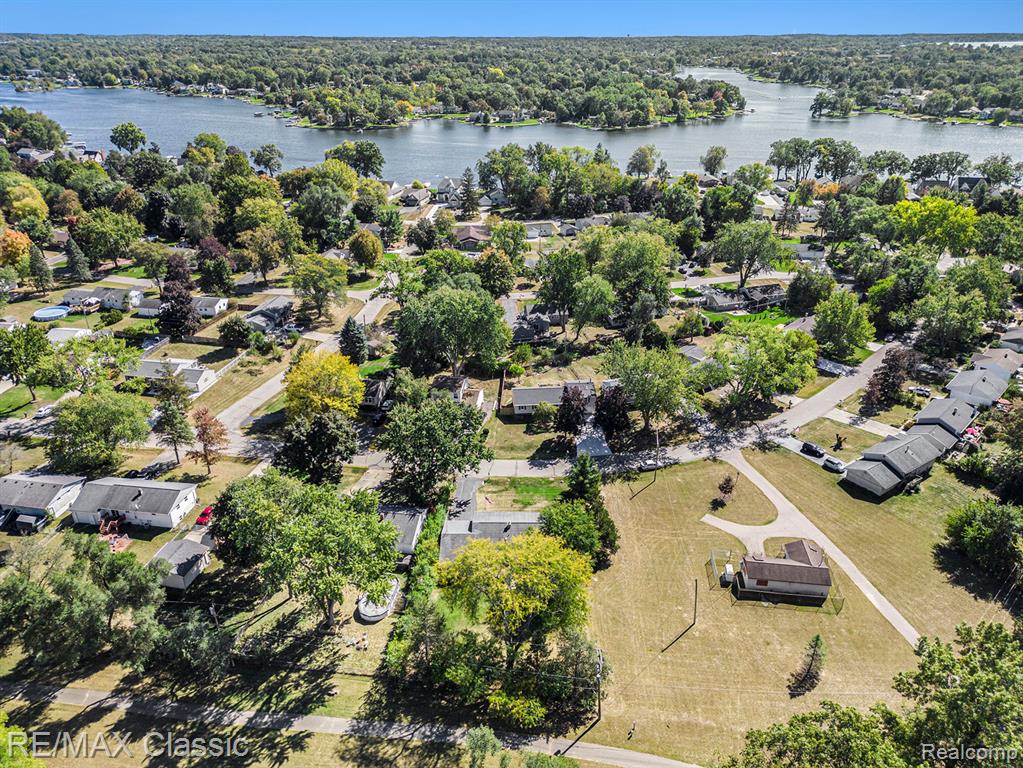 822 Manzano Drive, Wolverine Lake, MI 48390 — Photo 29