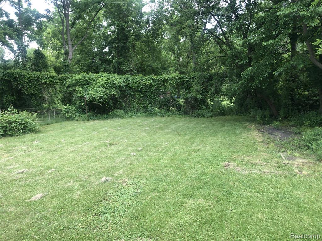 733 E PIKE Street, Pontiac, MI 48342 — Photo 13