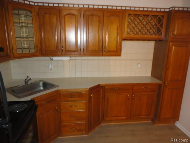 16034 Holz Drive, 16, Southgate, MI 48195 — Photo 13
