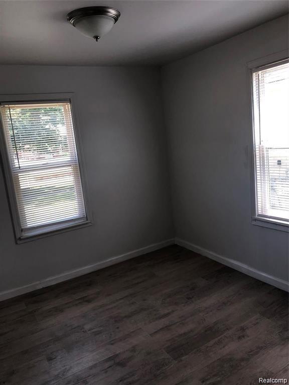6641 FENTON Street, Dearborn Heights, MI 48127 — Photo 10
