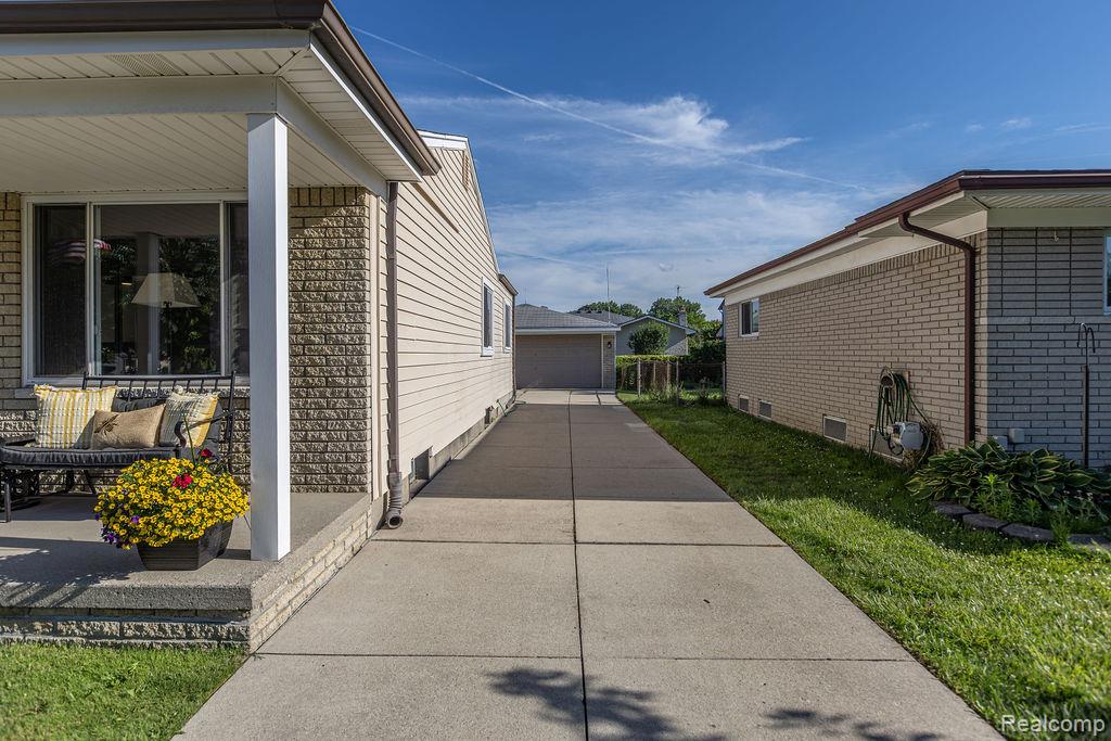 15270 Cambridge Drive, Fraser, MI 48026 — Photo 2