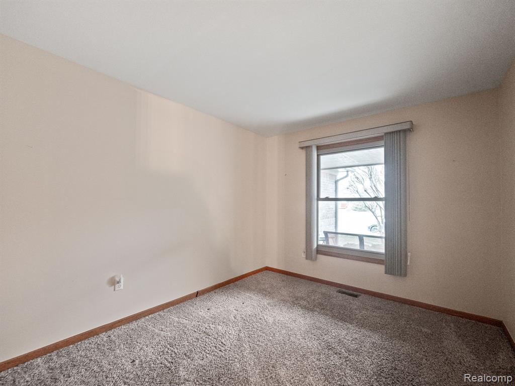 4466 WISTERIA Court, Warren, MI 48092 — Photo 12