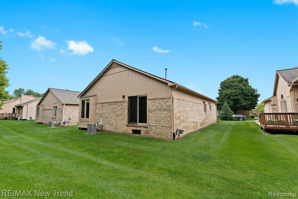 35163 KNOLLWOOD Lane, Farmington Hills, MI 48335 — Photo 7