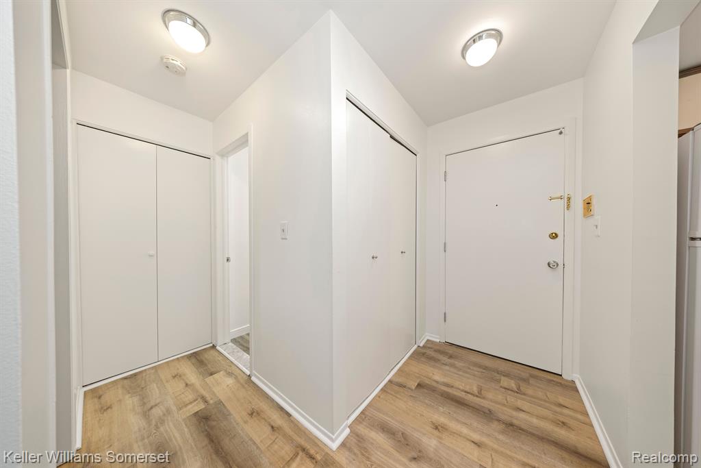 739 E FOX HILLS Drive, Bloomfield Hills, MI 48304 — Photo 3