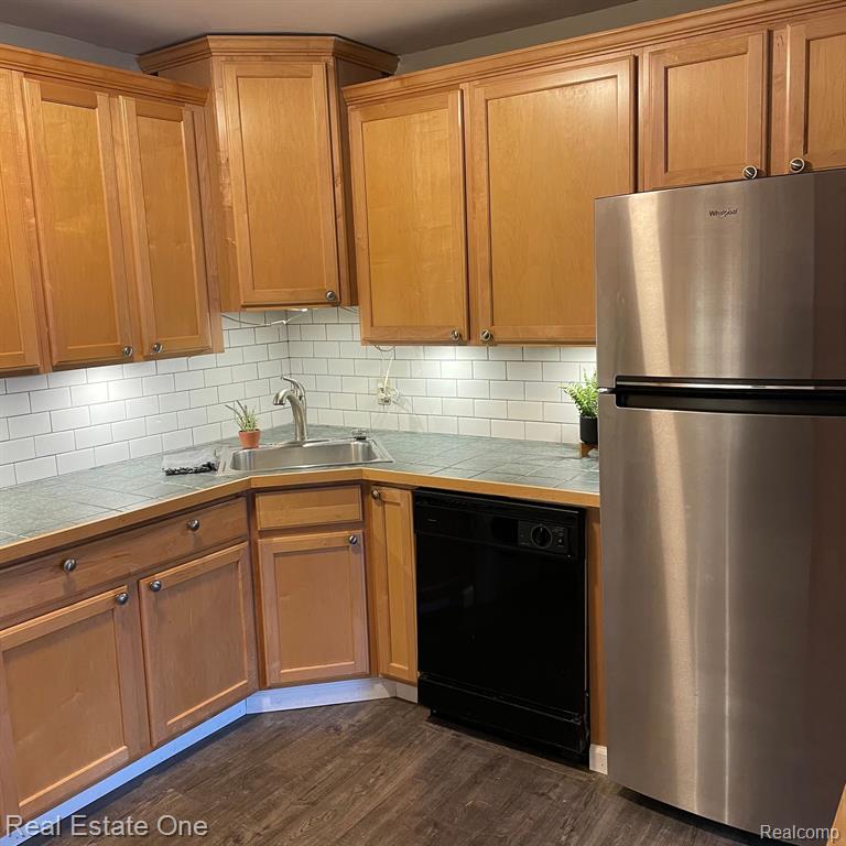7220 BLUEWATER Drive, Clarkston, MI 48348 — Photo 8
