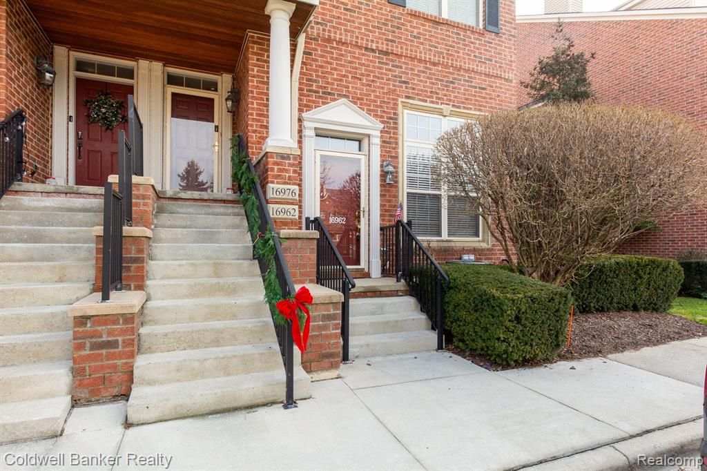 16962 FARMINGTON Road, Livonia, MI 48154 — Photo 3