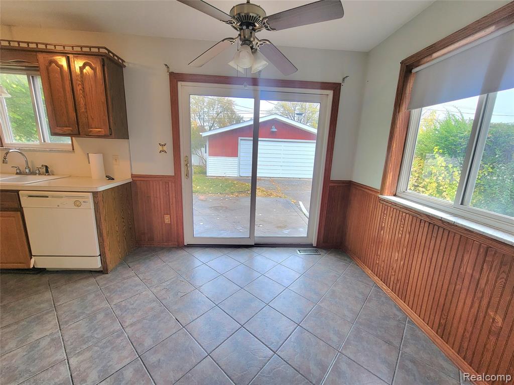 8527 State Park, Center Line, MI 48015 — Photo 13