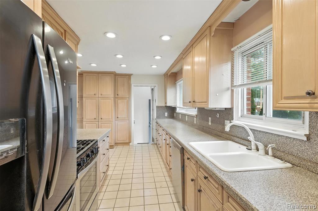 4108 Harding Street, Dearborn Heights, MI 48125 — Photo 7