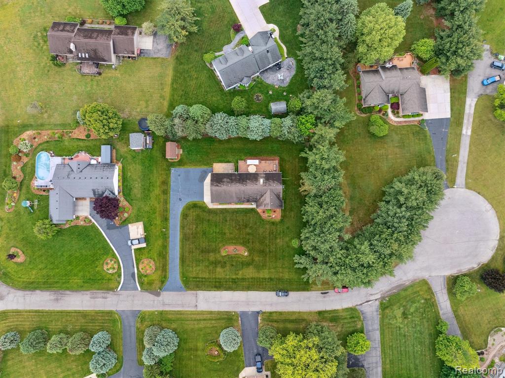 9762 Dickerson Court, South Lyon, MI 48178 — Photo 49