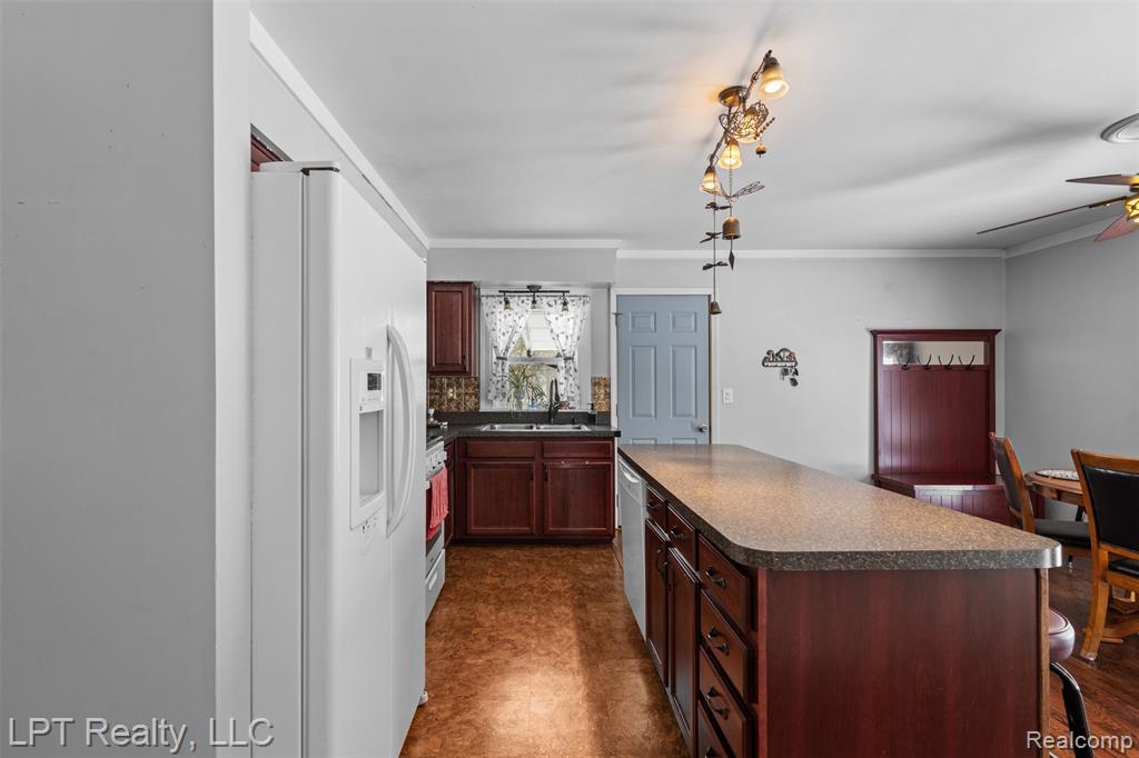 8088 Oreilly Circle, Davison, MI 48423 — Photo 10