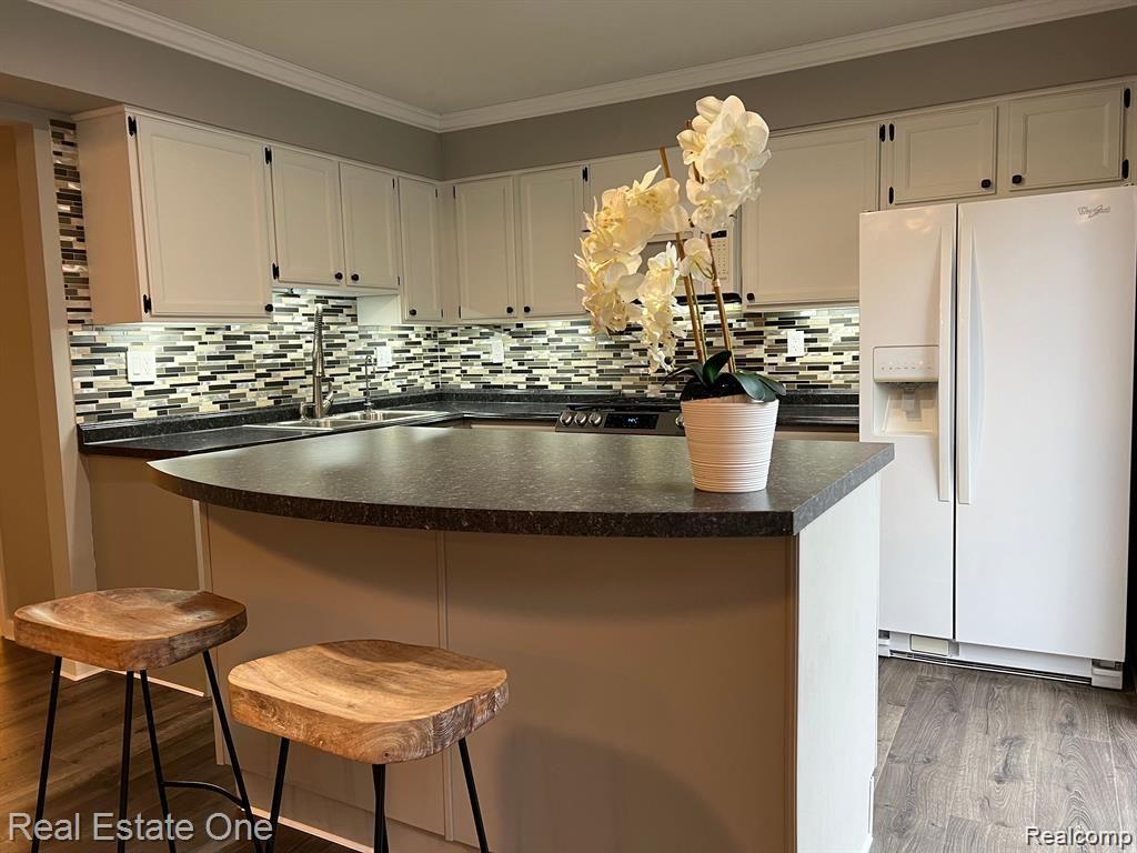 37033 RIDGEDALE Circle, Farmington Hills, MI 48331 — Photo 18