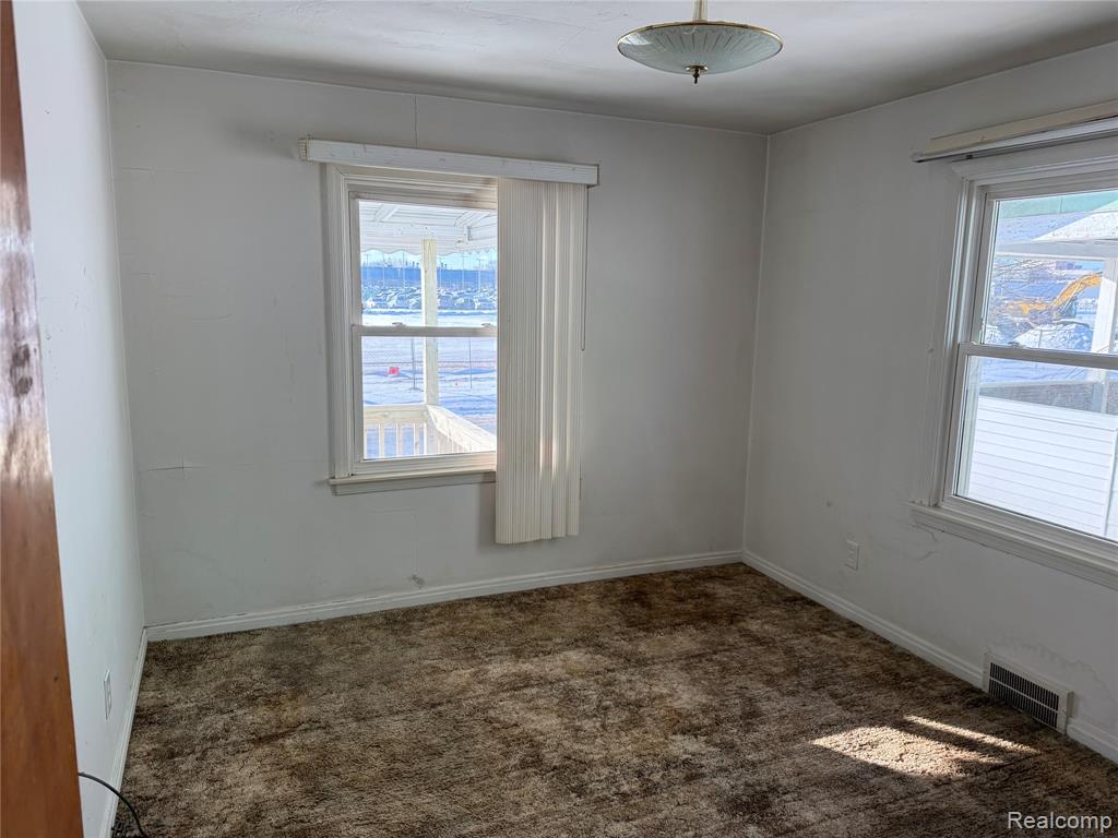 7377 Bernice, Center Line, MI 48015 — Photo 10