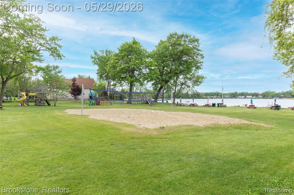 7900 DETROIT Boulevard, West Bloomfield, MI 48323 — Photo 44