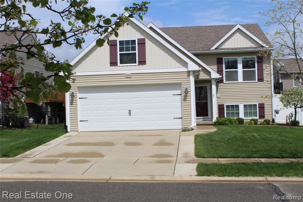 8662 Pinnebog River Drive, Fowlerville, MI 48836