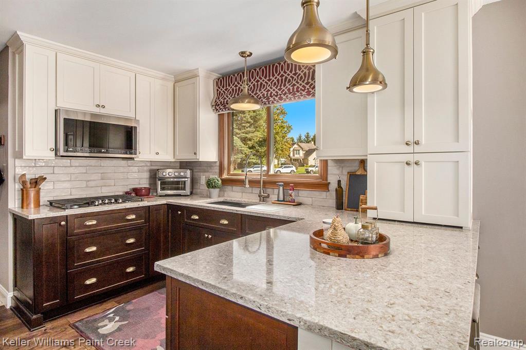 556 ORCHARD RIDGE Drive, Lake Orion, MI 48362 — Photo 9