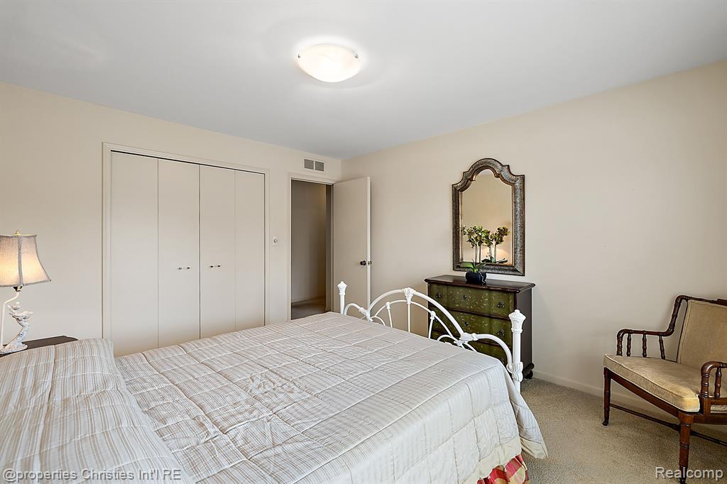 7460 PEBBLE Lane, West Bloomfield, MI — Photo 23