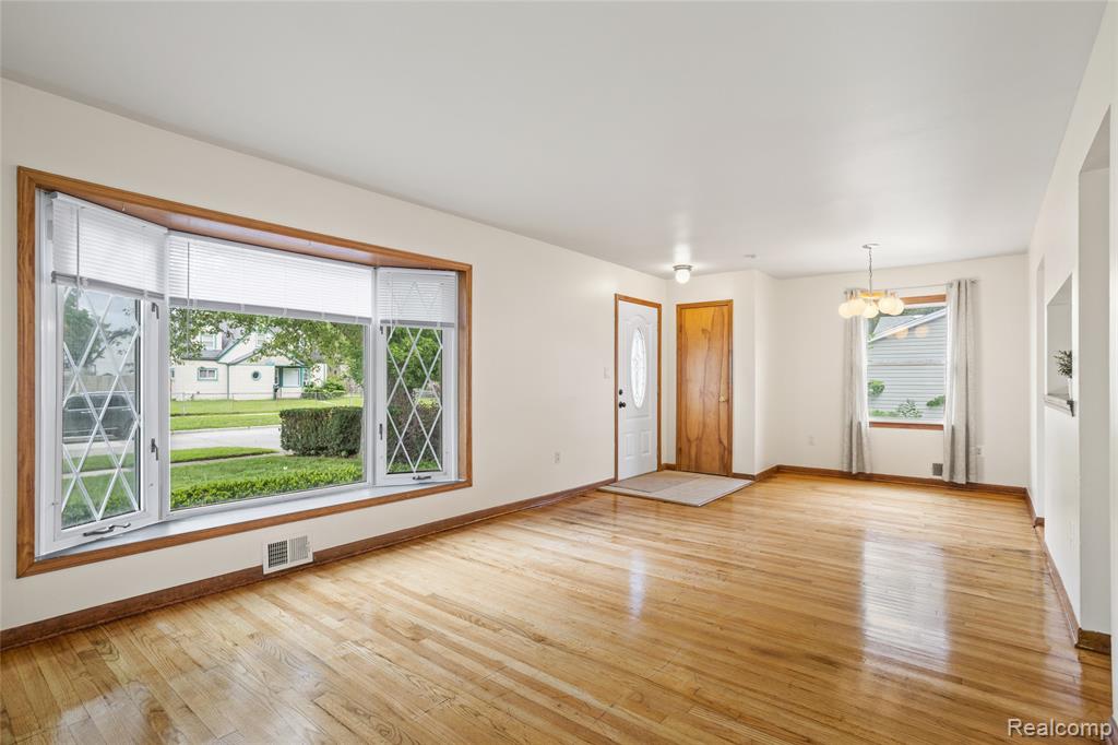 5427 NEWBERRY Street, Wayne, MI 48184 — Photo 5