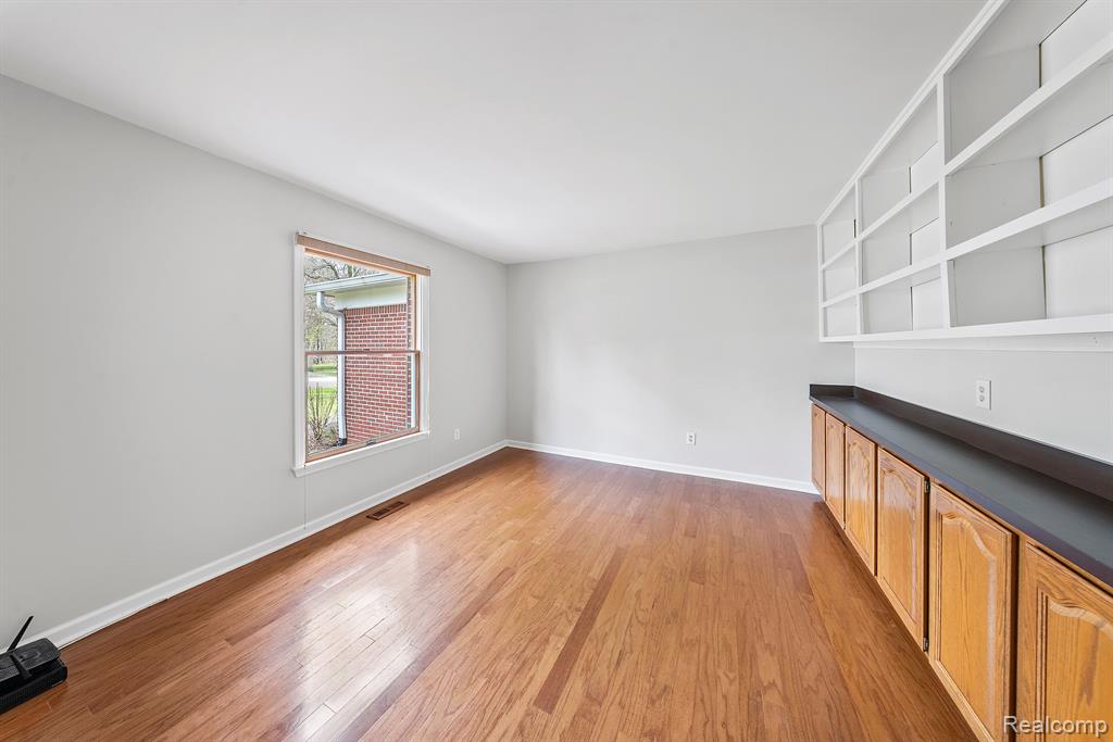 9415 Lakewood Drive, Grosse Ile, MI 48138 — Photo 5
