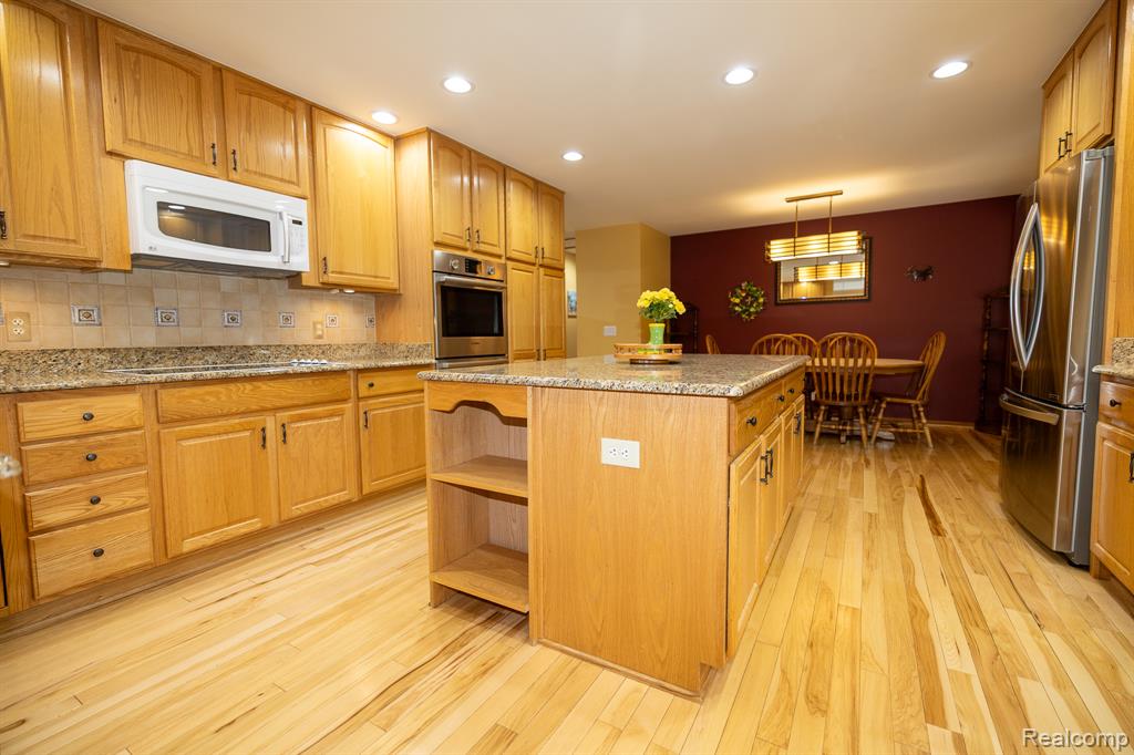 321 Elio, Highland, MI — Photo 11