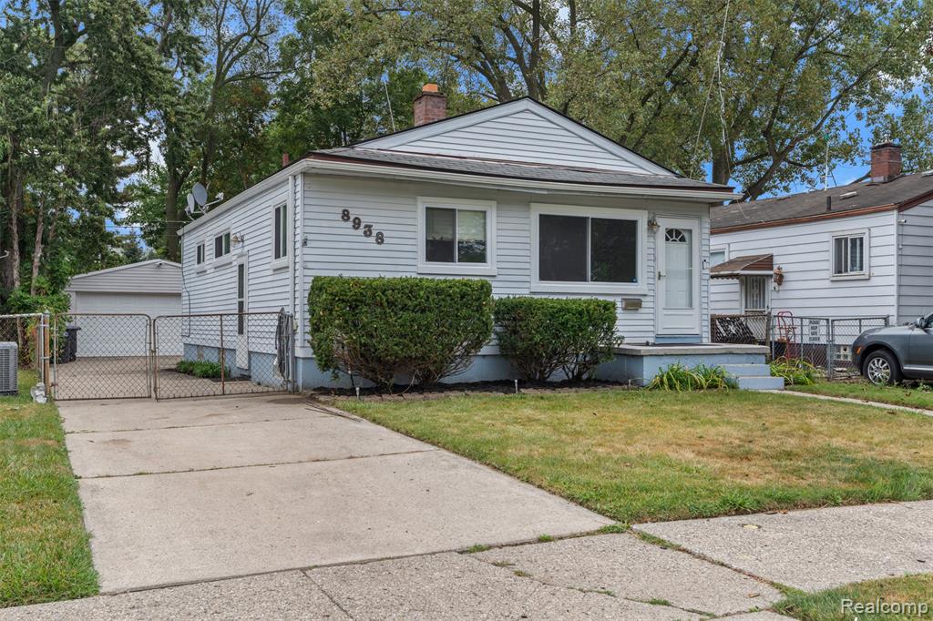 8938 Hugh Street, Livonia, MI 48150 — Photo 3