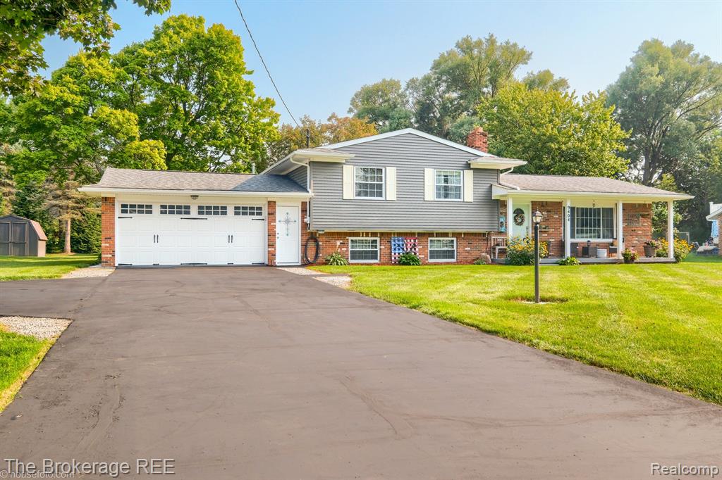 9404 E Lippincott Boulevard, Davison, MI 48423 — front exterior